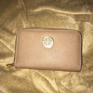 Tan wallet